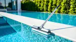 Gelbalgen im Pool