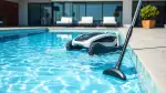 Poolboden richtig saugen: Profitipps für streifenfreie Reinigung