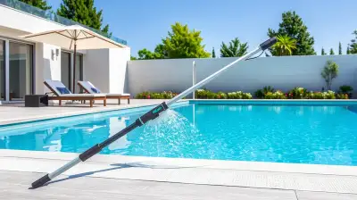 Poolwände richtig schrubben