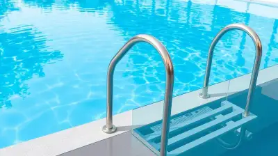 Pool Einstiegshilfen für Senioren – Barrierefrei ins Badevergnügen